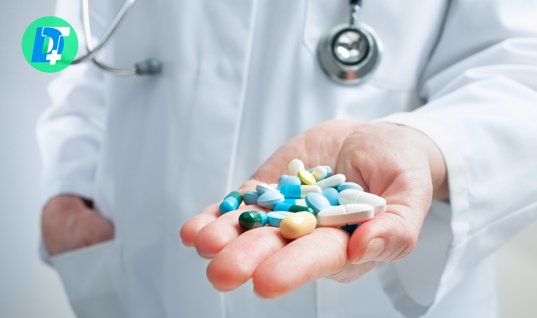 3 greșeli frecvente în folosirea medicamentelor care pot face mai mult rău decât bine. Automedicația și oprirea tratamentului au consecințe serioase.